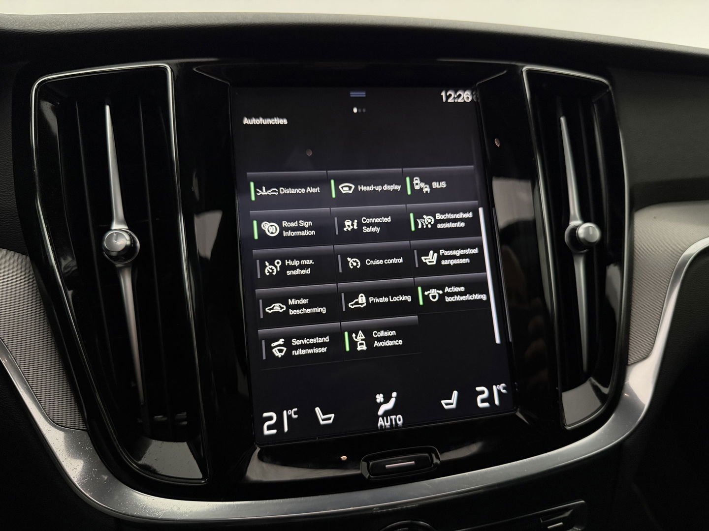 Volvo V60 2.0 T6 Twin Engine AWD 340PK R-Design | Pano | Memory | HuD | Sfeer | Massage | 360° | Trekh. | Stoel/Stuur verwarmd