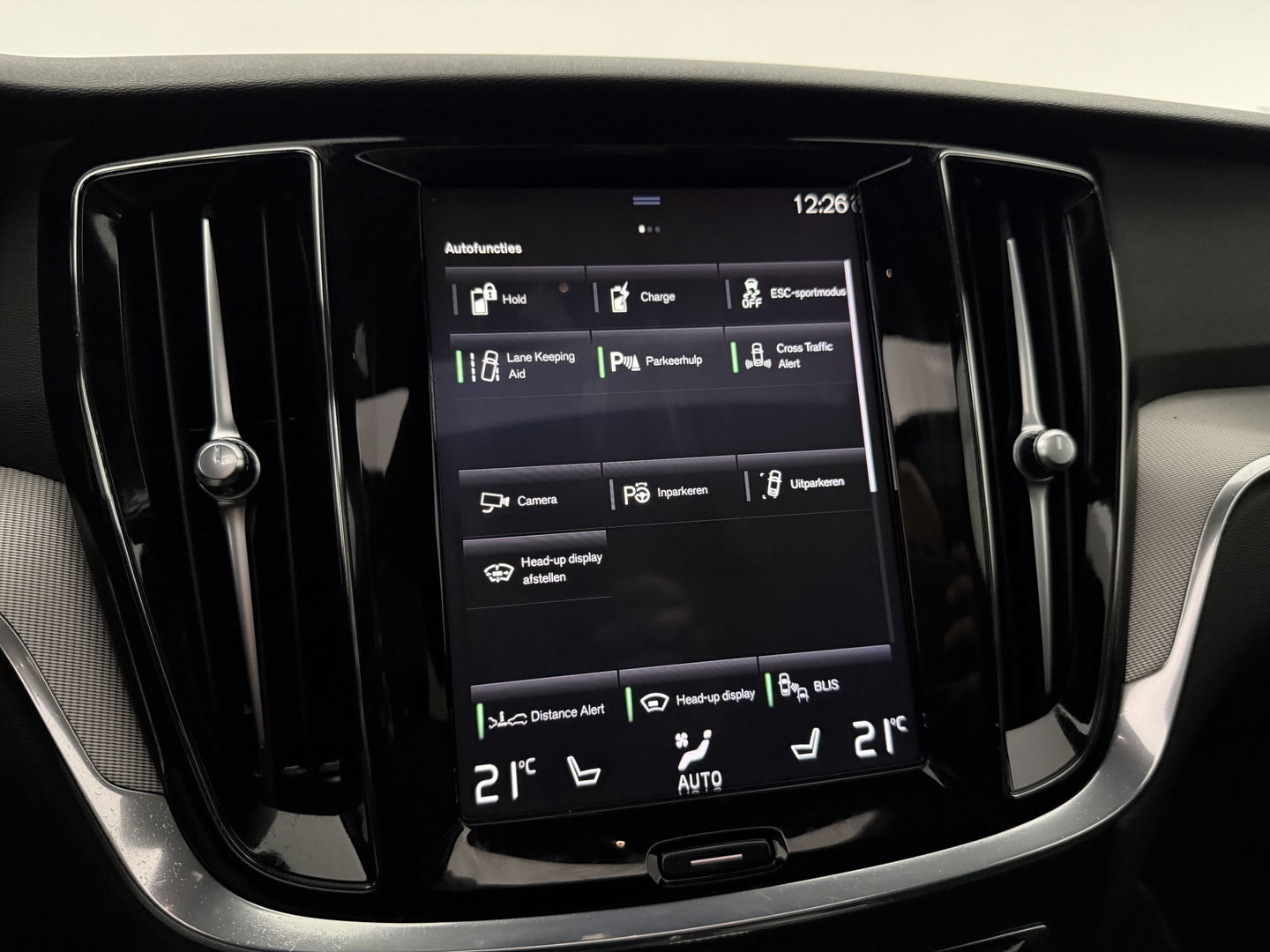 Volvo V60 2.0 T6 Twin Engine AWD 340PK R-Design | Pano | Memory | HuD | Sfeer | Massage | 360° | Trekh. | Stoel/Stuur verwarmd
