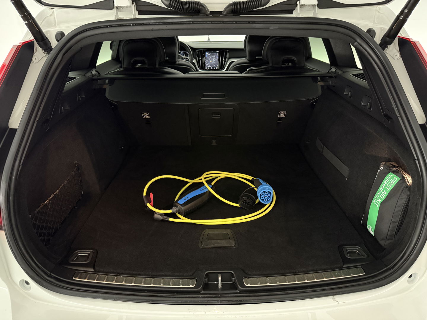 Volvo V60 2.0 T6 Twin Engine AWD 340PK R-Design | Pano | Memory | HuD | Sfeer | Massage | 360° | Trekh. | Stoel/Stuur verwarmd