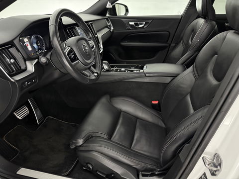 Volvo V60 2.0 T6 Twin Engine AWD 340PK R-Design | Pano | Memory | HuD | Sfeer | Massage | 360° | Trekh. | Stoel/Stuur verwarmd