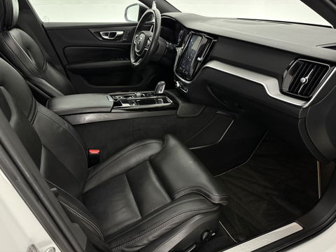Volvo V60 2.0 T6 Twin Engine AWD 340PK R-Design | Pano | Memory | HuD | Sfeer | Massage | 360° | Trekh. | Stoel/Stuur verwarmd