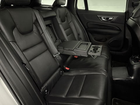 Volvo V60 2.0 T6 Twin Engine AWD 340PK R-Design | Pano | Memory | HuD | Sfeer | Massage | 360° | Trekh. | Stoel/Stuur verwarmd