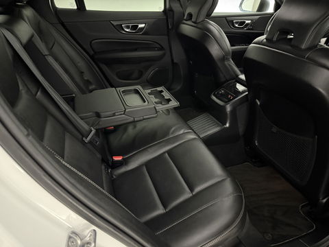 Volvo V60 2.0 T6 Twin Engine AWD 340PK R-Design | Pano | Memory | HuD | Sfeer | Massage | 360° | Trekh. | Stoel/Stuur verwarmd