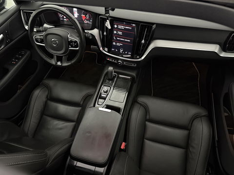 Volvo V60 2.0 T8 Twin Engine AWD 392PK R-Design | Pano | H/K | Massage | Virtual | Memory | Camera | Carplay | Stoelverw./Koeling | LED