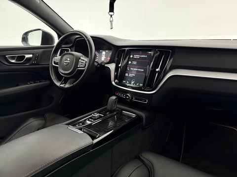 Volvo V60 2.0 T8 Twin Engine AWD 392PK R-Design | Pano | H/K | Massage | Virtual | Memory | Camera | Carplay | Stoelverw./Koeling | LED