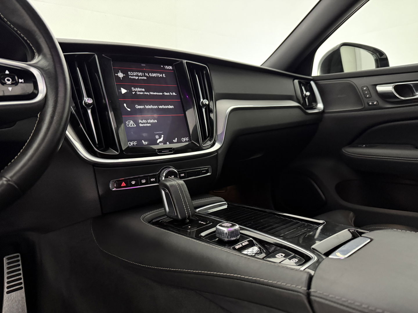 Volvo V60 2.0 T8 Twin Engine AWD 392PK R-Design | Pano | H/K | Massage | Virtual | Memory | Camera | Carplay | Stoelverw./Koeling | LED