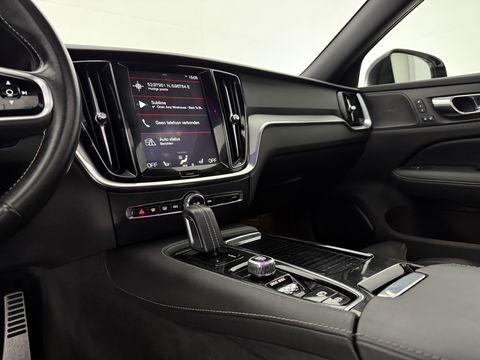 Volvo V60 2.0 T8 Twin Engine AWD 392PK R-Design | Pano | H/K | Massage | Virtual | Memory | Camera | Carplay | Stoelverw./Koeling | LED