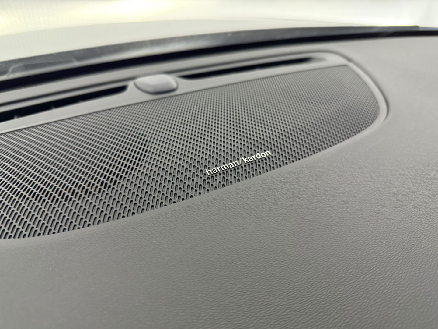 Volvo V60 2.0 T8 Twin Engine AWD 392PK R-Design | Pano | H/K | Massage | Virtual | Memory | Camera | Carplay | Stoelverw./Koeling | LED