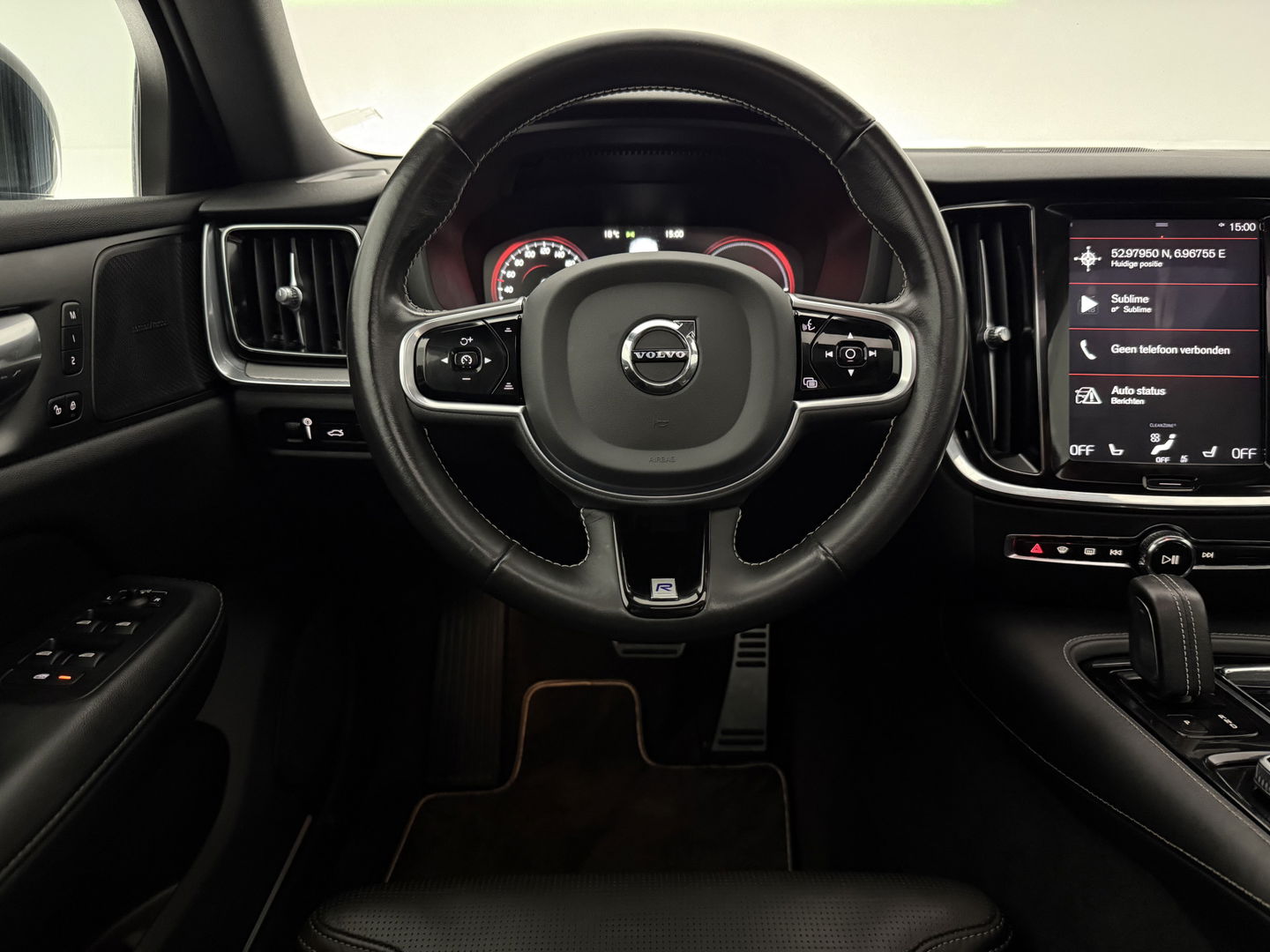 Volvo V60 2.0 T8 Twin Engine AWD 392PK R-Design | Pano | H/K | Massage | Virtual | Memory | Camera | Carplay | Stoelverw./Koeling | LED