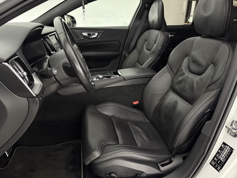 Volvo V60 2.0 T8 Twin Engine AWD 392PK R-Design | Pano | H/K | Massage | Virtual | Memory | Camera | Carplay | Stoelverw./Koeling | LED