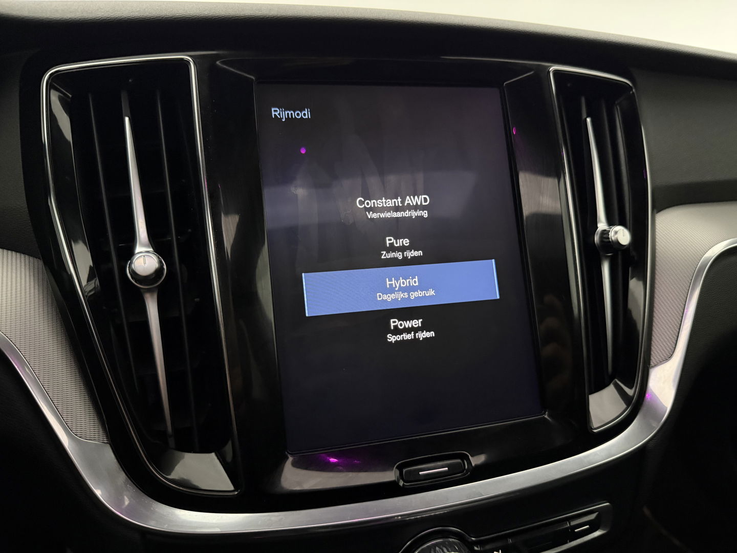 Volvo V60 2.0 T8 Twin Engine AWD 392PK R-Design | Pano | H/K | Massage | Virtual | Memory | Camera | Carplay | Stoelverw./Koeling | LED