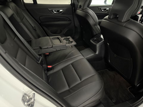 Volvo V60 2.0 T8 Twin Engine AWD 392PK R-Design | Pano | H/K | Massage | Virtual | Memory | Camera | Carplay | Stoelverw./Koeling | LED
