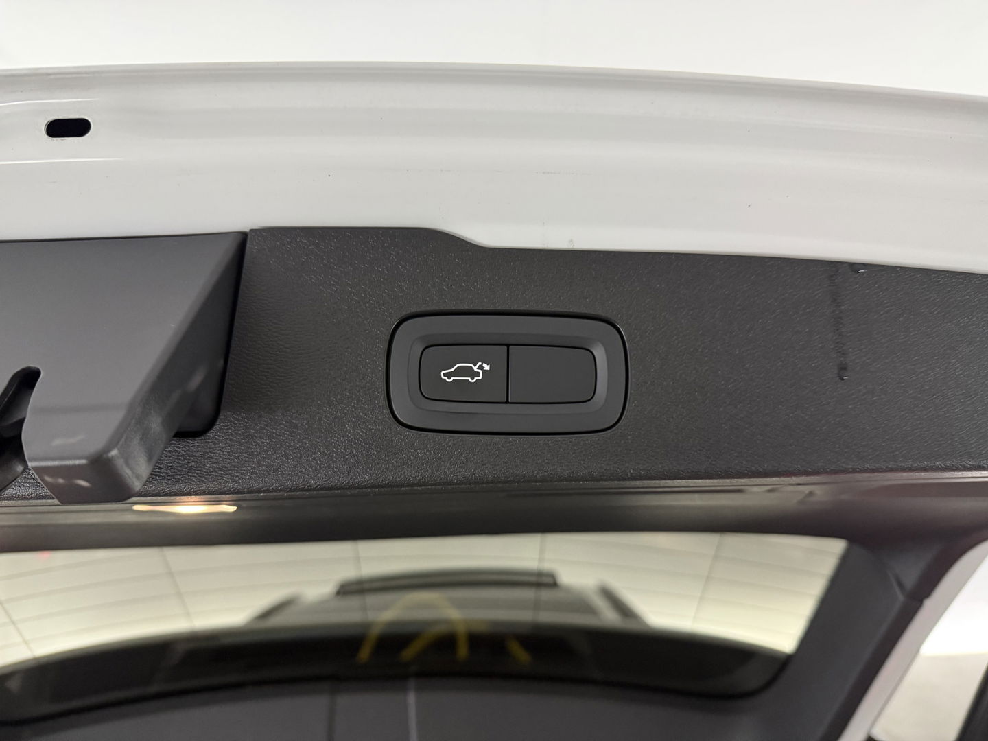 Volvo V60 2.0 T8 Twin Engine AWD 392PK R-Design | Pano | H/K | Massage | Virtual | Memory | Camera | Carplay | Stoelverw./Koeling | LED