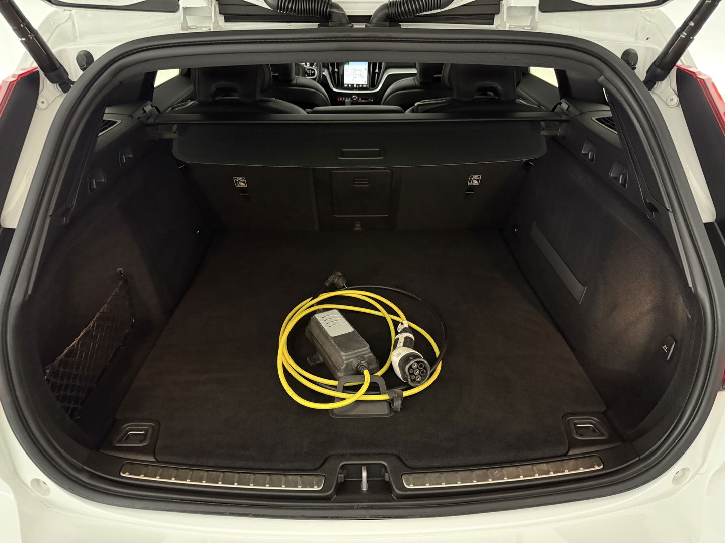 Volvo V60 2.0 T8 Twin Engine AWD 392PK R-Design | Pano | H/K | Massage | Virtual | Memory | Camera | Carplay | Stoelverw./Koeling | LED