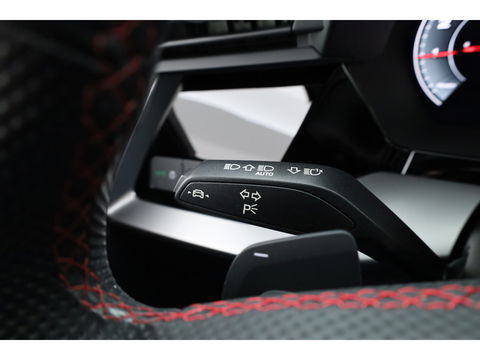 Audi A3 Sportback 35 TFSI | Pano | Afn. Trekhaak | Sportstoelen | Apple CarPlay | Stoelverw. | Camera | 17"