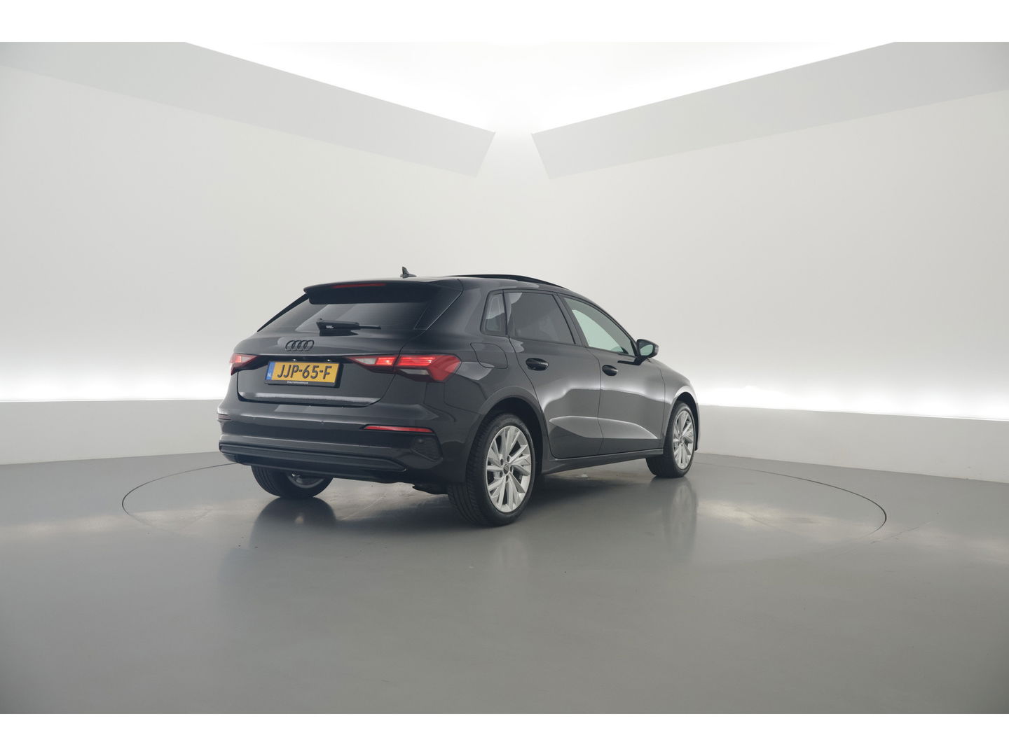Audi A3 Sportback 35 TFSI | Pano | Afn. Trekhaak | Sportstoelen | Apple CarPlay | Stoelverw. | Camera | 17"