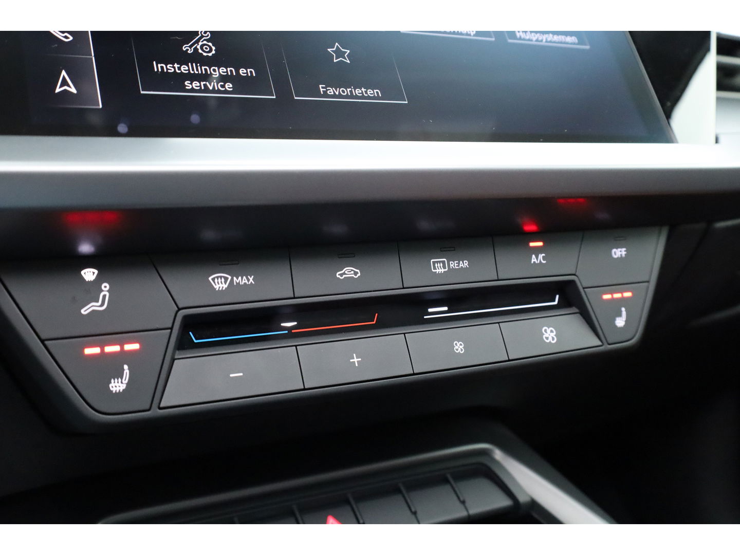 Audi A3 Sportback 35 TFSI | Pano | Afn. Trekhaak | Sportstoelen | Apple CarPlay | Stoelverw. | Camera | 17"