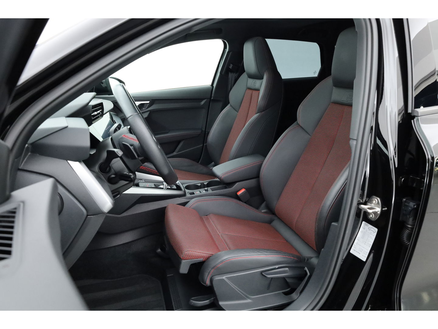 Audi A3 Sportback 35 TFSI | Pano | Afn. Trekhaak | Sportstoelen | Apple CarPlay | Stoelverw. | Camera | 17"