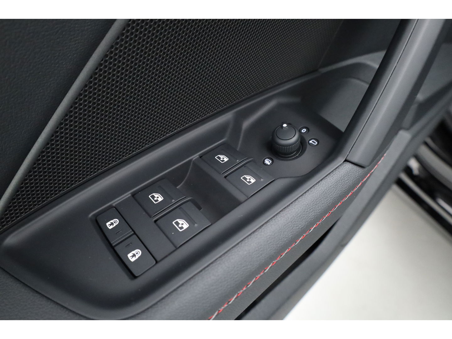 Audi A3 Sportback 35 TFSI | Pano | Afn. Trekhaak | Sportstoelen | Apple CarPlay | Stoelverw. | Camera | 17"