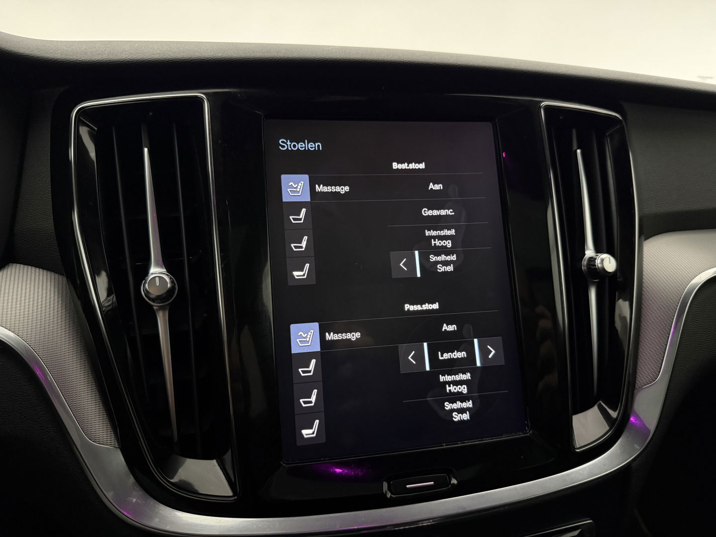 Volvo V60 2.0 T8 Twin Engine AWD 392PK R-Design | Pano | H/K | Massage | Virtual | Memory | Camera | Carplay | Stoelverw./Koeling | LED
