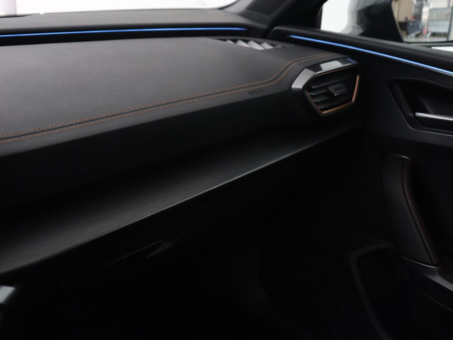 CUPRA Leon 2.0 TSI | 300pk | Panoramadak | Leder | Stoelverwarming | Carplay | Camera | Adaptive cruise | Navigatie | 19'' | Sfeerverlichting | Memory | Keyless | Sportstoelen