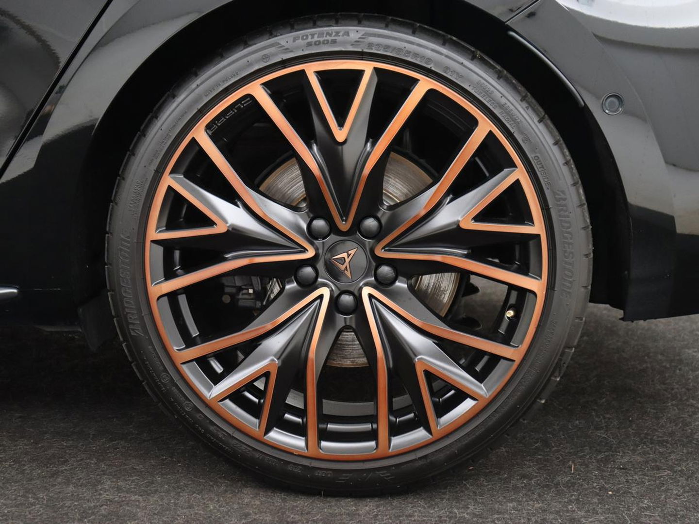 CUPRA Leon 2.0 TSI | 300pk | Panoramadak | Leder | Stoelverwarming | Carplay | Camera | Adaptive cruise | Navigatie | 19'' | Sfeerverlichting | Memory | Keyless | Sportstoelen