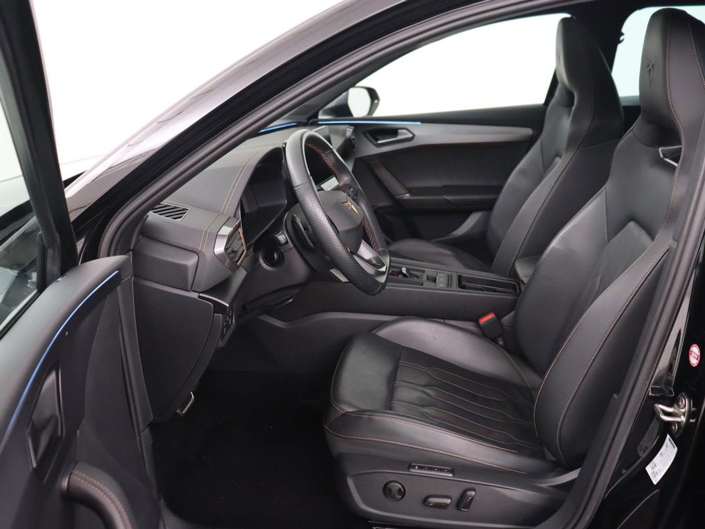 CUPRA Leon 2.0 TSI | 300pk | Panoramadak | Leder | Stoelverwarming | Carplay | Camera | Adaptive cruise | Navigatie | 19'' | Sfeerverlichting | Memory | Keyless | Sportstoelen