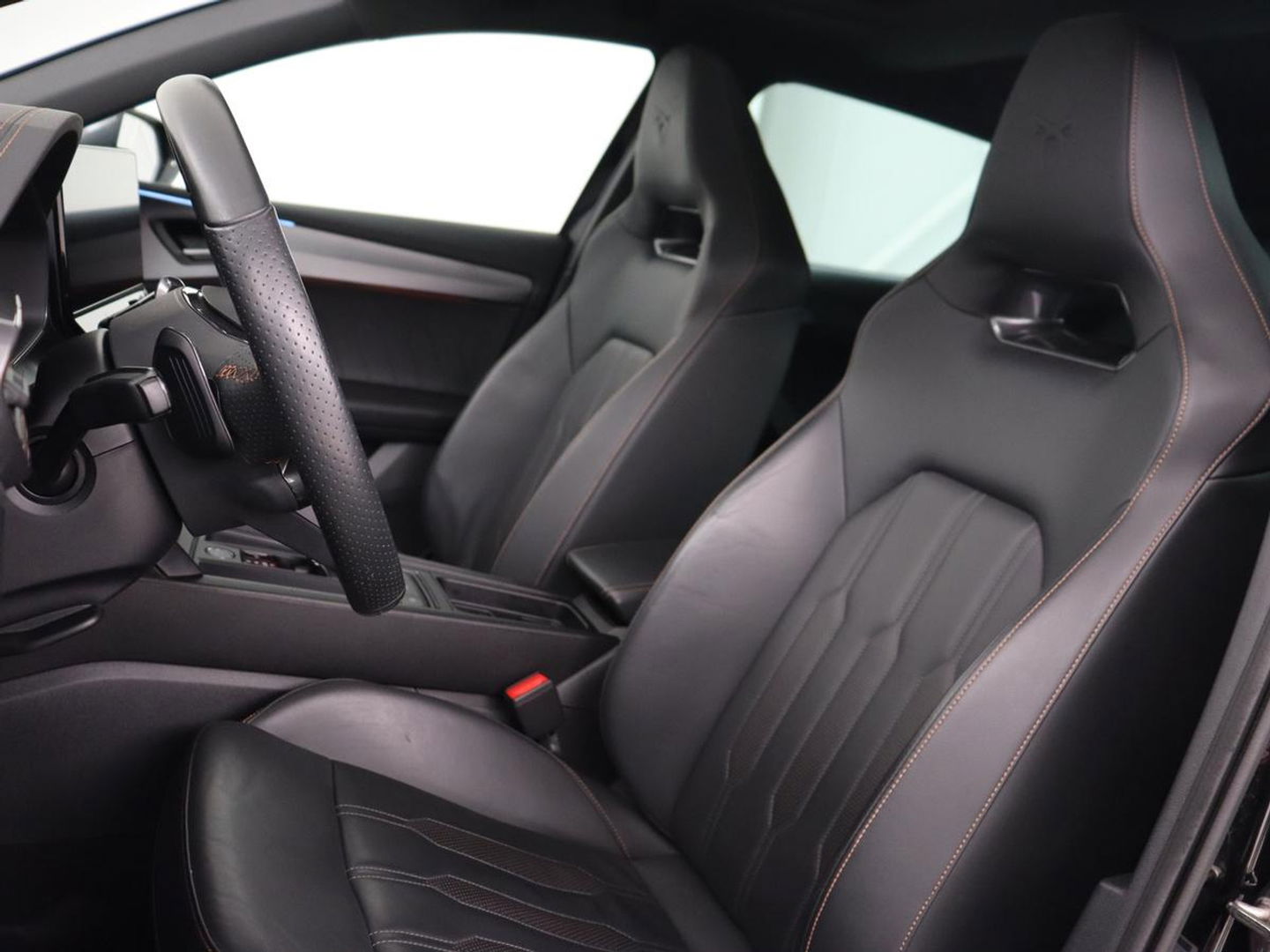 CUPRA Leon 2.0 TSI | 300pk | Panoramadak | Leder | Stoelverwarming | Carplay | Camera | Adaptive cruise | Navigatie | 19'' | Sfeerverlichting | Memory | Keyless | Sportstoelen