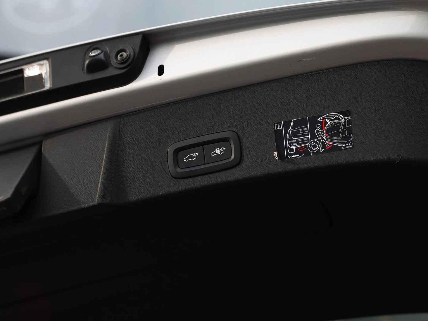 Volvo XC40 T4 Recharge R-Design 211PK Leder/Alcantara Camera ACC TwoTone lak