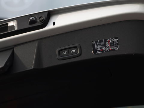 Volvo XC40 T4 Recharge R-Design 211PK Leder/Alcantara Camera ACC TwoTone lak