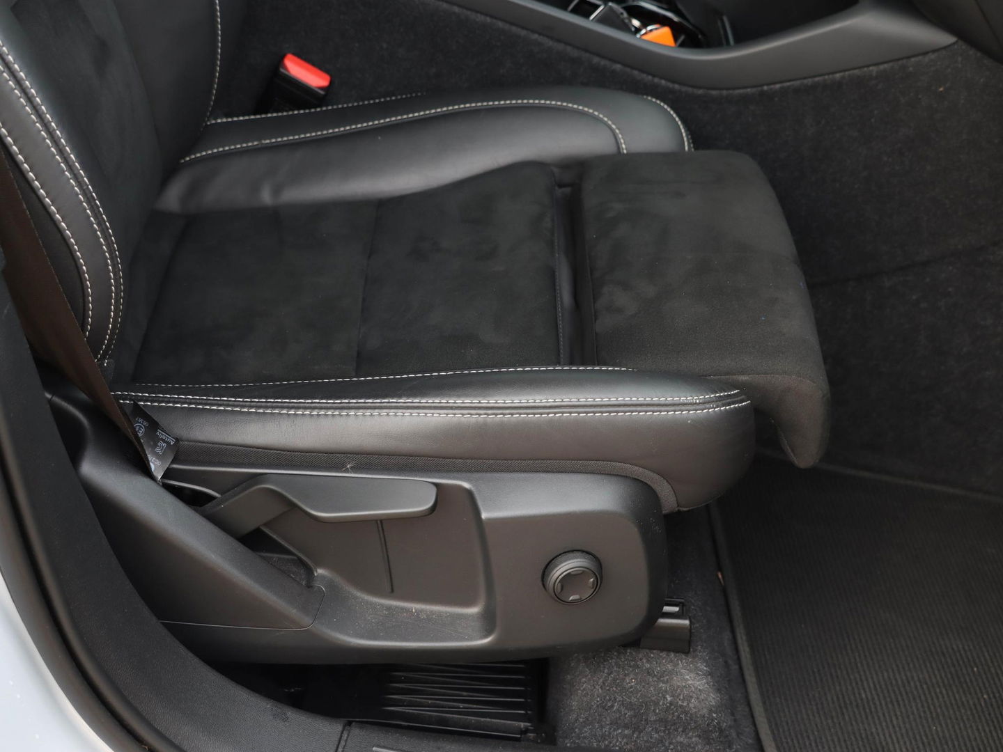 Volvo XC40 T4 Recharge R-Design 211PK Leder/Alcantara Camera ACC TwoTone lak