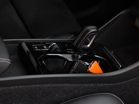 Volvo XC40 T4 Recharge R-Design 211PK Leder/Alcantara Camera ACC TwoTone lak