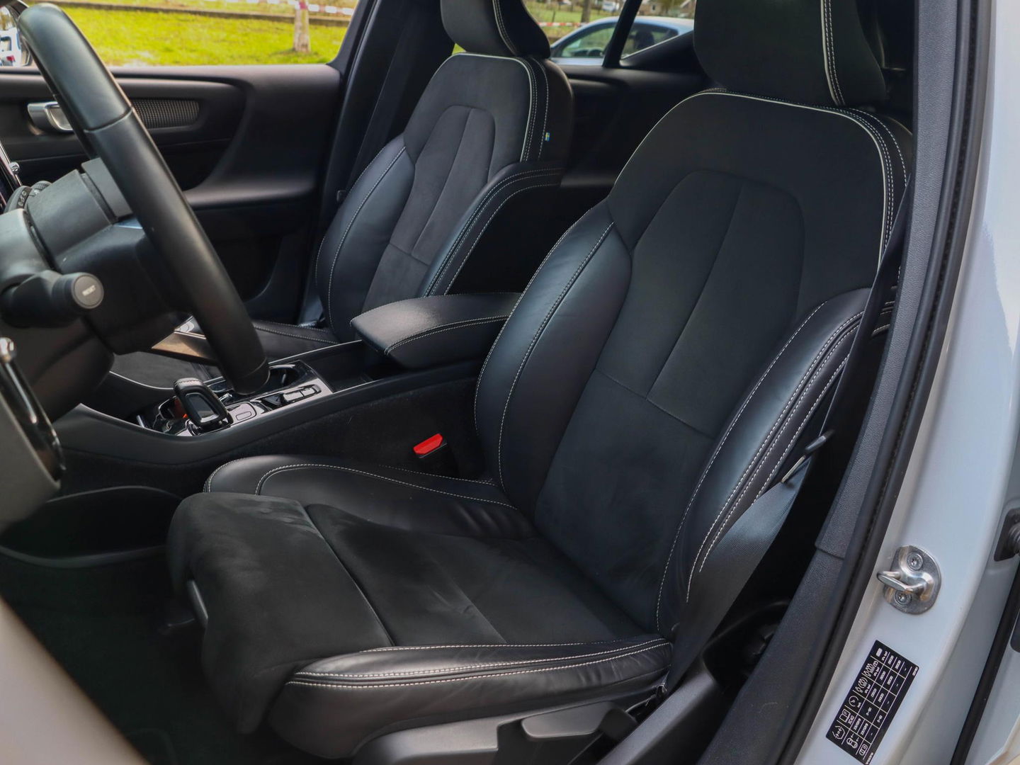 Volvo XC40 T4 Recharge R-Design 211PK Leder/Alcantara Camera ACC TwoTone lak