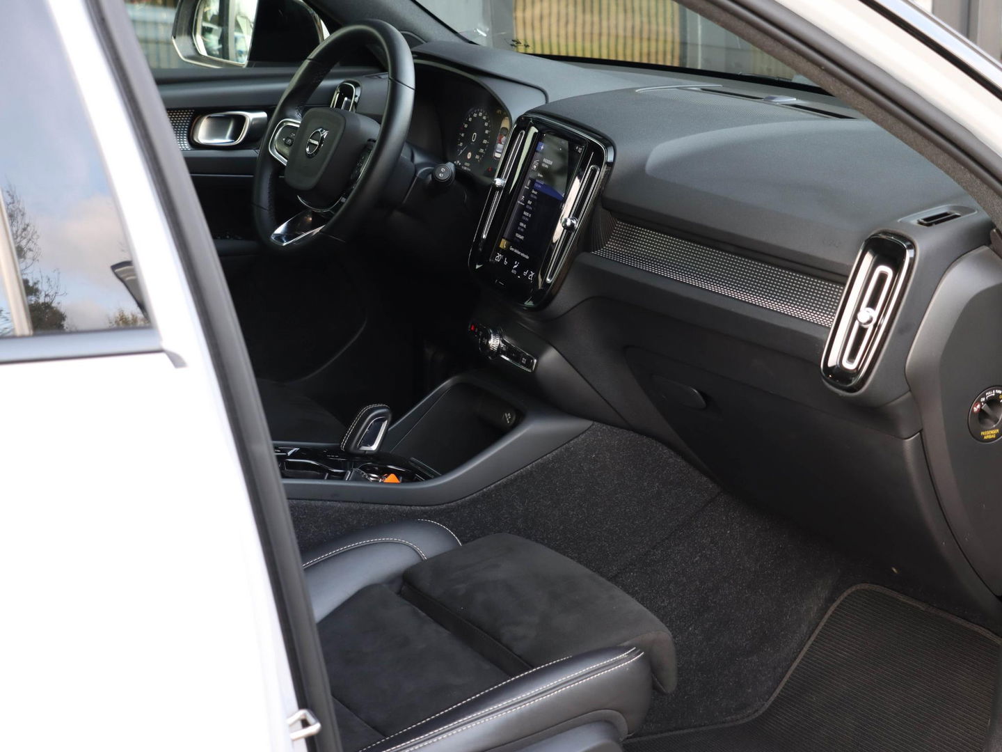 Volvo XC40 T4 Recharge R-Design 211PK Leder/Alcantara Camera ACC TwoTone lak