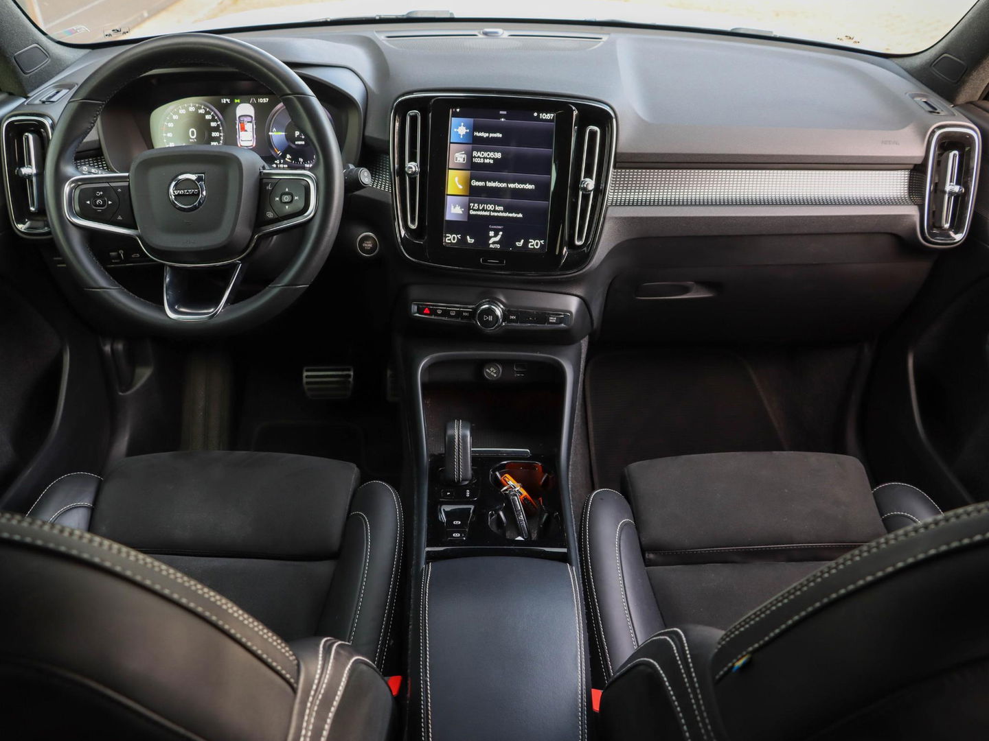 Volvo XC40 T4 Recharge R-Design 211PK Leder/Alcantara Camera ACC TwoTone lak