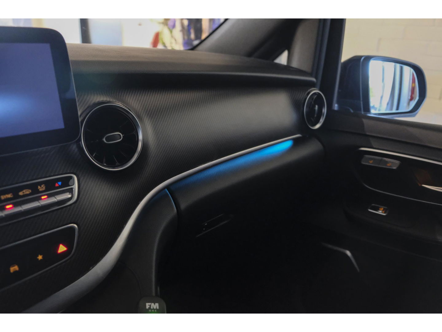 Mercedes-Benz V-Klasse V300d AMG 240pk Extra Lang XL Burmester Elektrische schuifdeuren Trekhaak Night pakket Black Edition