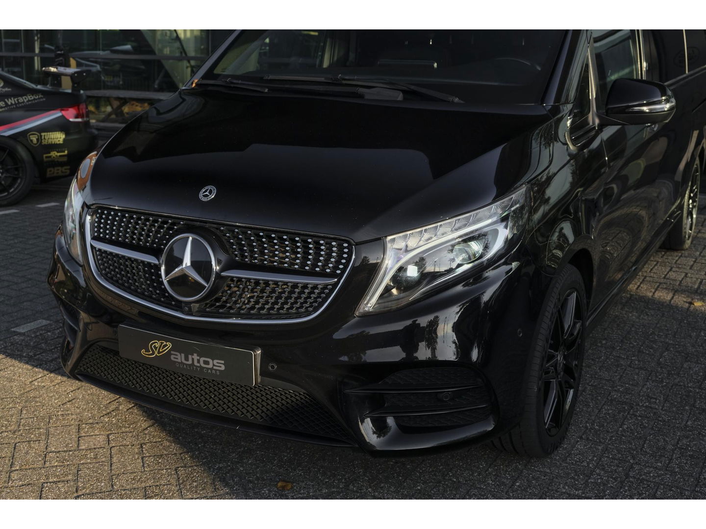 Mercedes-Benz V-Klasse V300d AMG 240pk Extra Lang XL Burmester Elektrische schuifdeuren Trekhaak Night pakket Black Edition