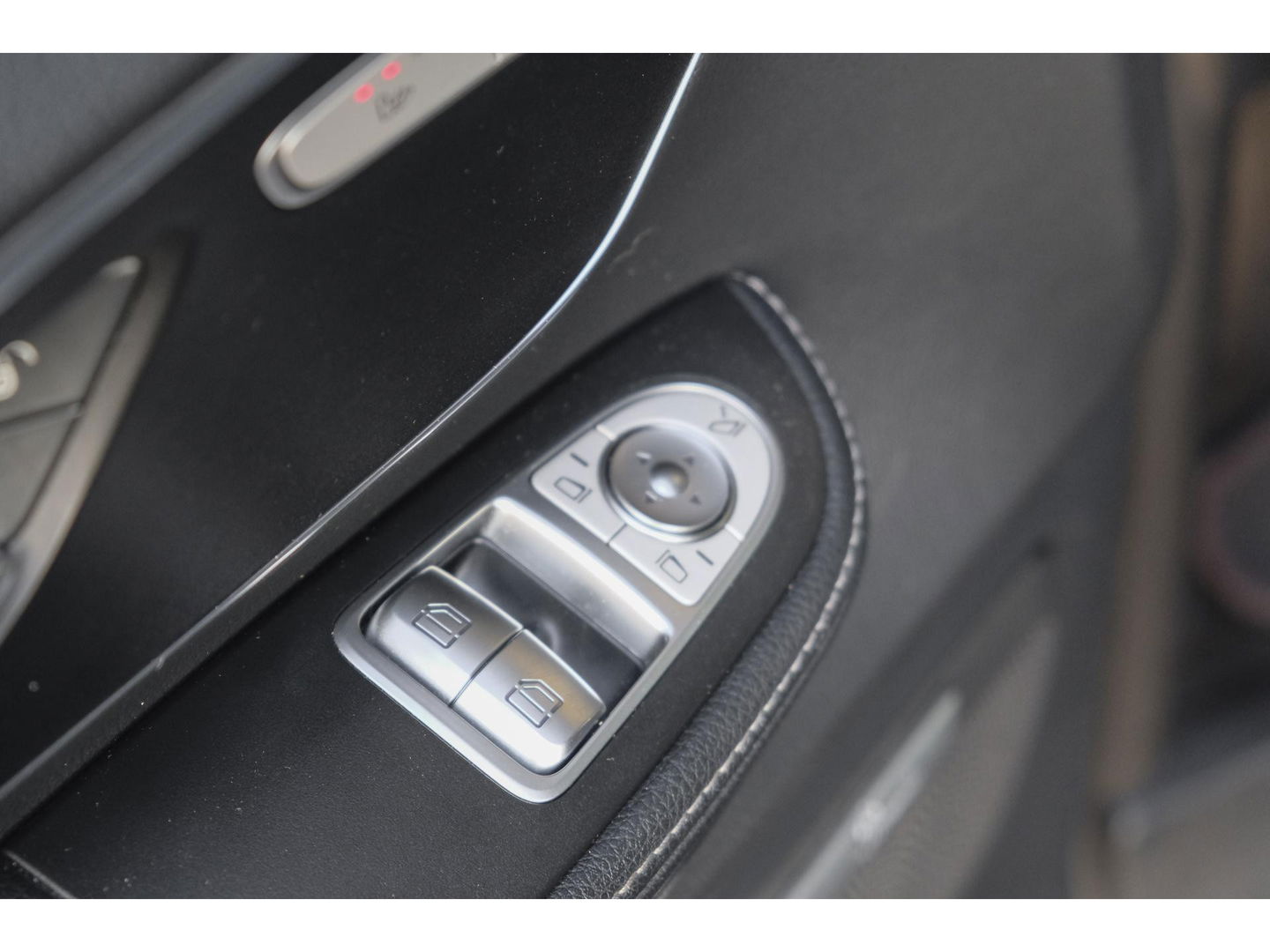 Mercedes-Benz V-Klasse V300d AMG 240pk Extra Lang XL Burmester Elektrische schuifdeuren Trekhaak Night pakket Black Edition