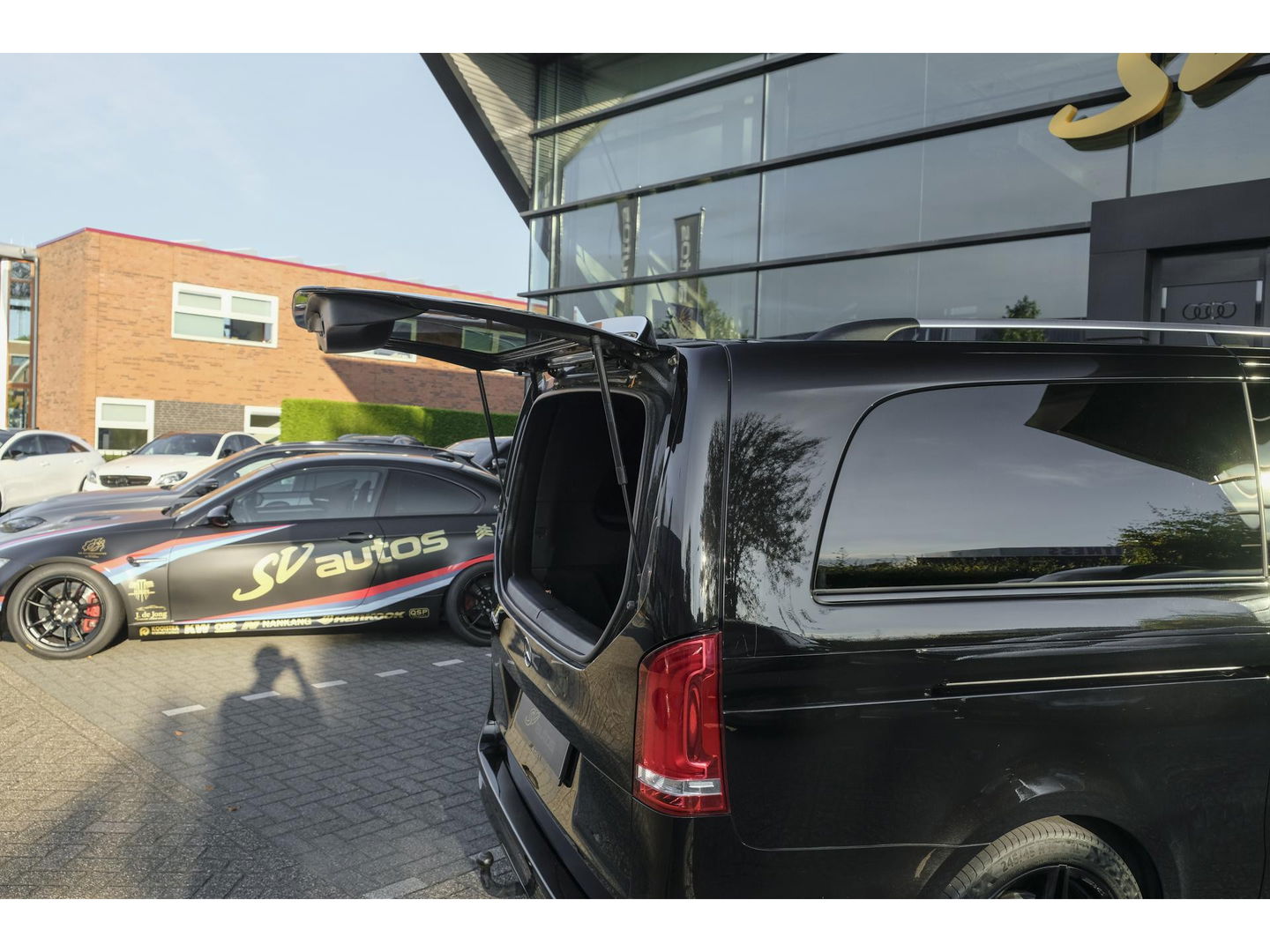 Mercedes-Benz V-Klasse V300d AMG 240pk Extra Lang XL Burmester Elektrische schuifdeuren Trekhaak Night pakket Black Edition