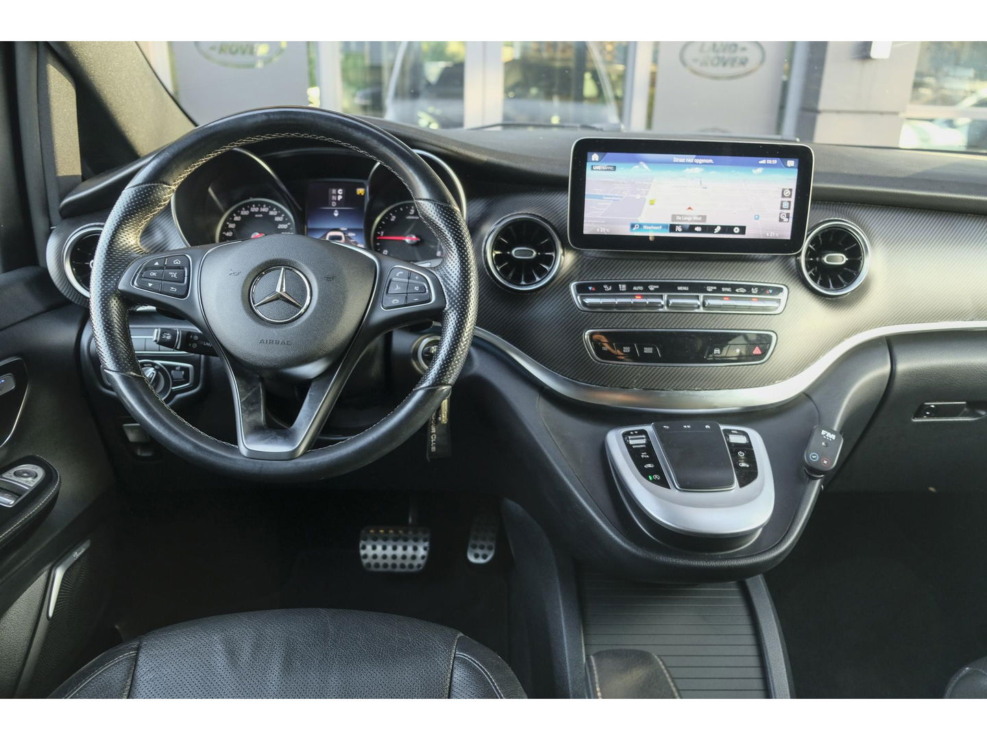 Mercedes-Benz V-Klasse V300d AMG 240pk Extra Lang XL Burmester Elektrische schuifdeuren Trekhaak Night pakket Black Edition