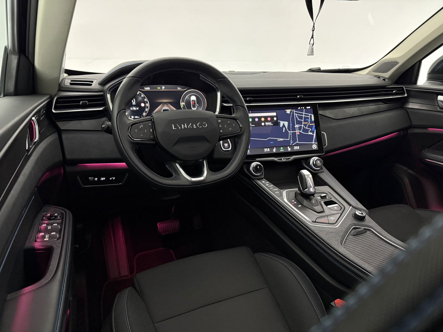 Lynk Co 01 1.5 | Pano | Virtual | Sfeerverl. | Memory | Camera | Carplay | Keyless | Adaptive Cruise