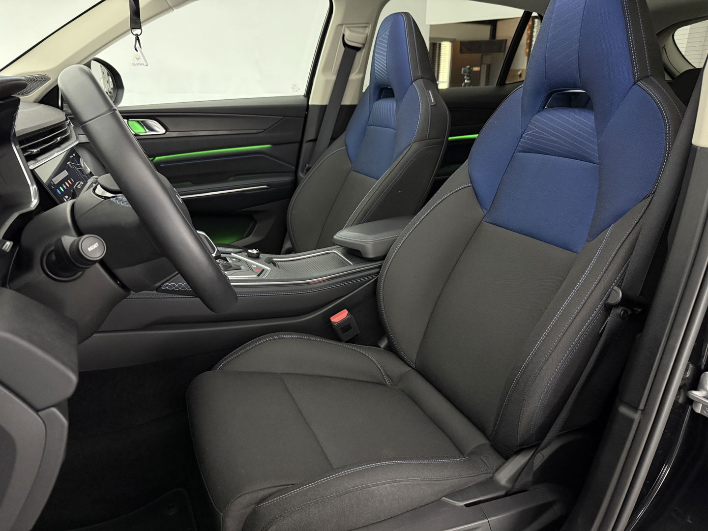 Lynk Co 01 1.5 | Pano | Virtual | Sfeerverl. | Memory | Camera | Carplay | Keyless | Adaptive Cruise