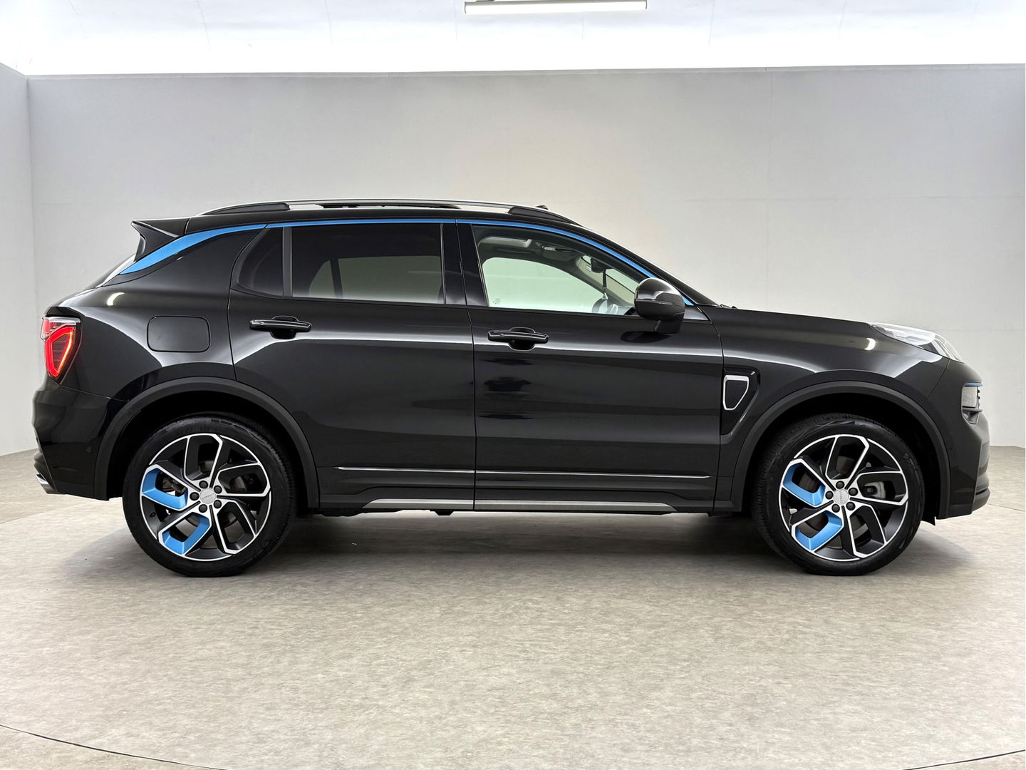 Lynk Co 01 1.5 | Pano | Virtual | Sfeerverl. | Memory | Camera | Carplay | Keyless | Adaptive Cruise