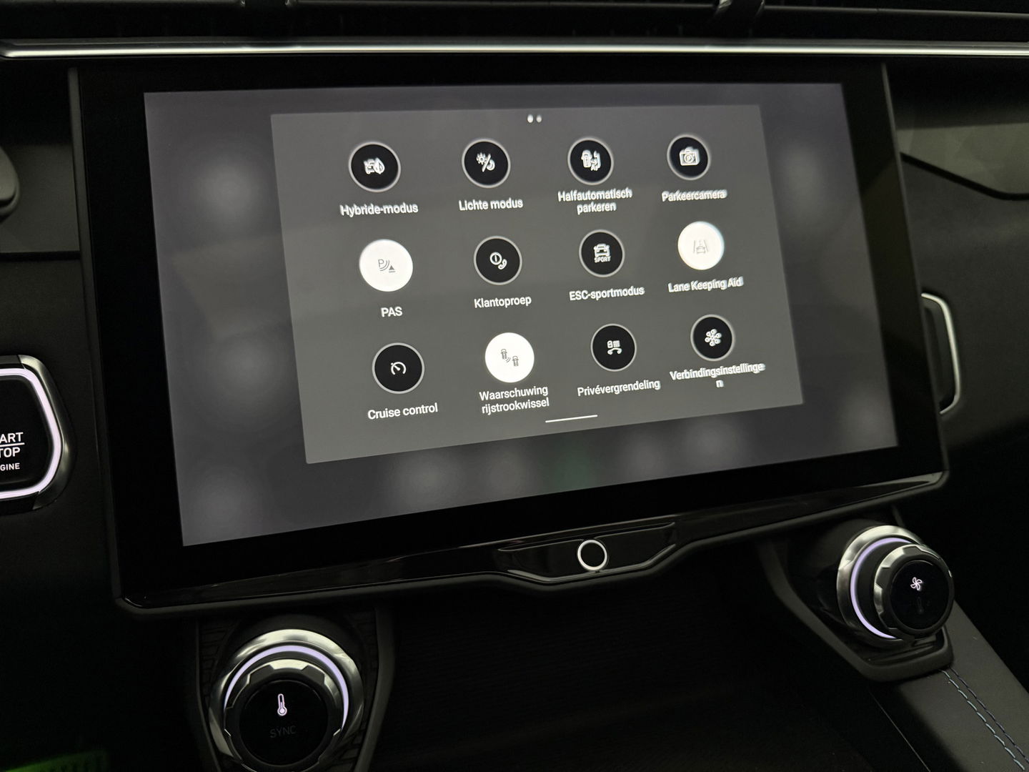 Lynk Co 01 1.5 | Pano | Virtual | Sfeerverl. | Memory | Camera | Carplay | Keyless | Adaptive Cruise