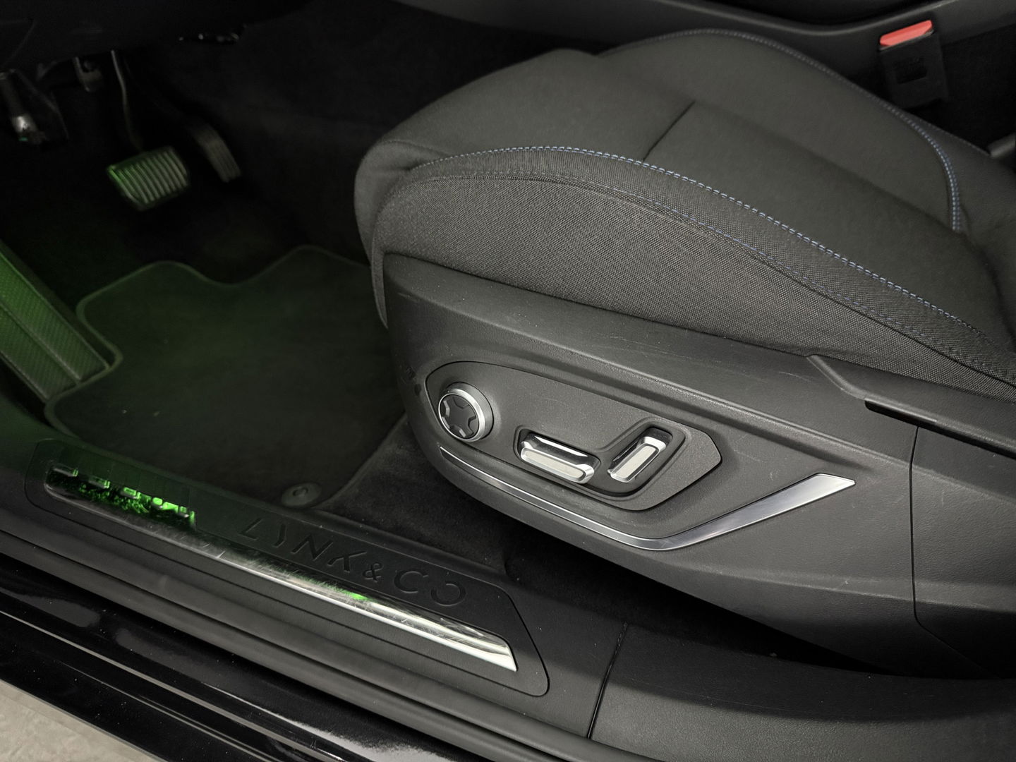 Lynk Co 01 1.5 | Pano | Virtual | Sfeerverl. | Memory | Camera | Carplay | Keyless | Adaptive Cruise