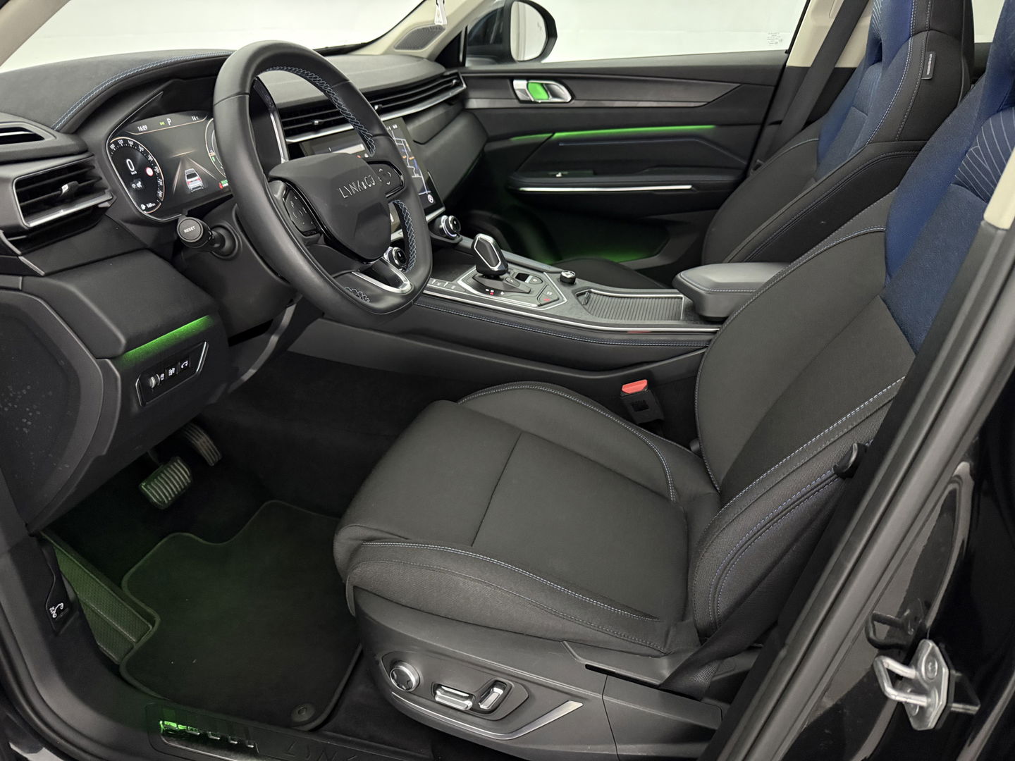 Lynk Co 01 1.5 | Pano | Virtual | Sfeerverl. | Memory | Camera | Carplay | Keyless | Adaptive Cruise