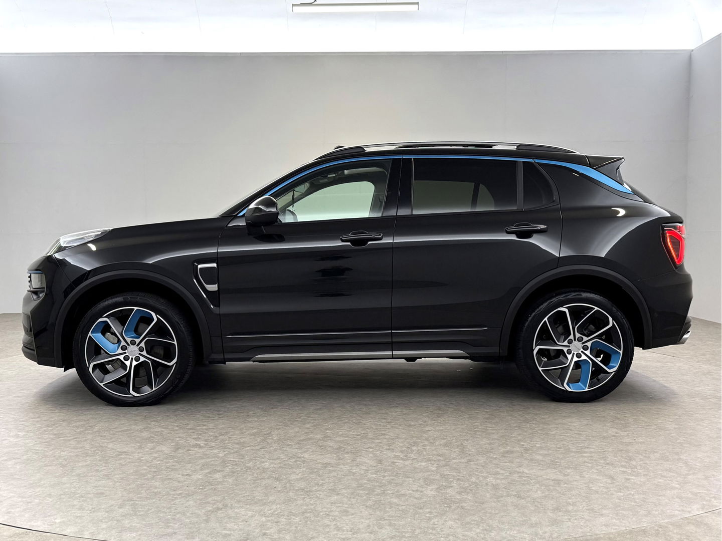 Lynk Co 01 1.5 | Pano | Virtual | Sfeerverl. | Memory | Camera | Carplay | Keyless | Adaptive Cruise