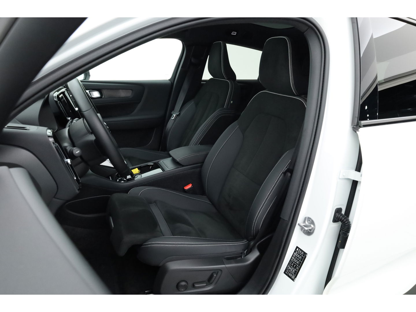 Volvo C40 Recharge Twin Ultimate 78 kWh |408 PK | Pano | 360 camera | H&K Audio | Elek. stoelen | Warmtepomp