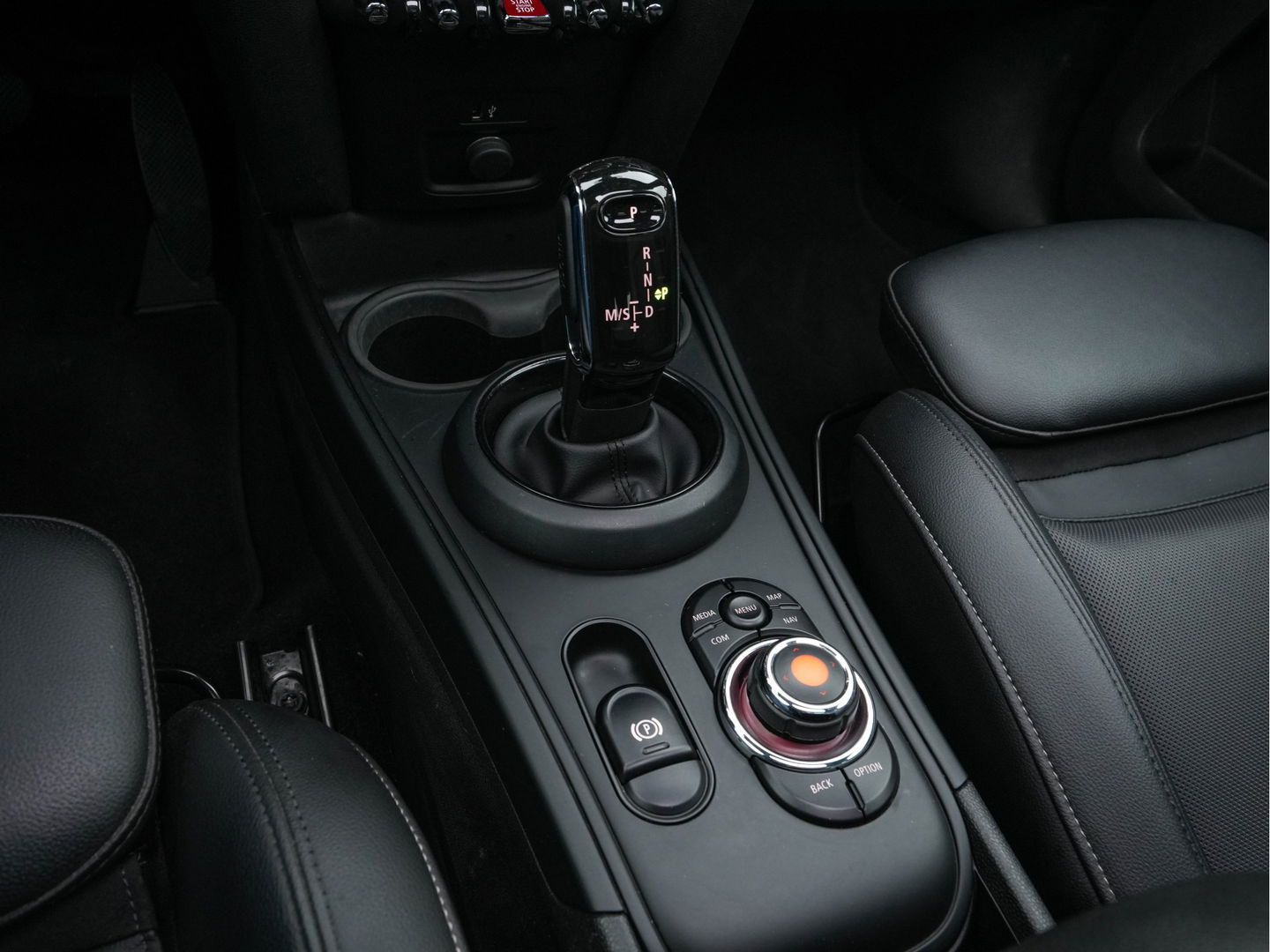 MINI Countryman 1.5 Cooper Boardwalk Edition (INCL-BTW) Aut. *PANO | HEAD-UP | ADAPTIVE-CRUISE | LUXURY-LEATHER | FULL-LED | HARMAN/KARDON | CAMERA | KEYLESS | HEATED-SPORTSEATS | AMBIENT-LIGHT | DAB+ | NAVI-FULLMAP | ECC | PDC | DIGI-C