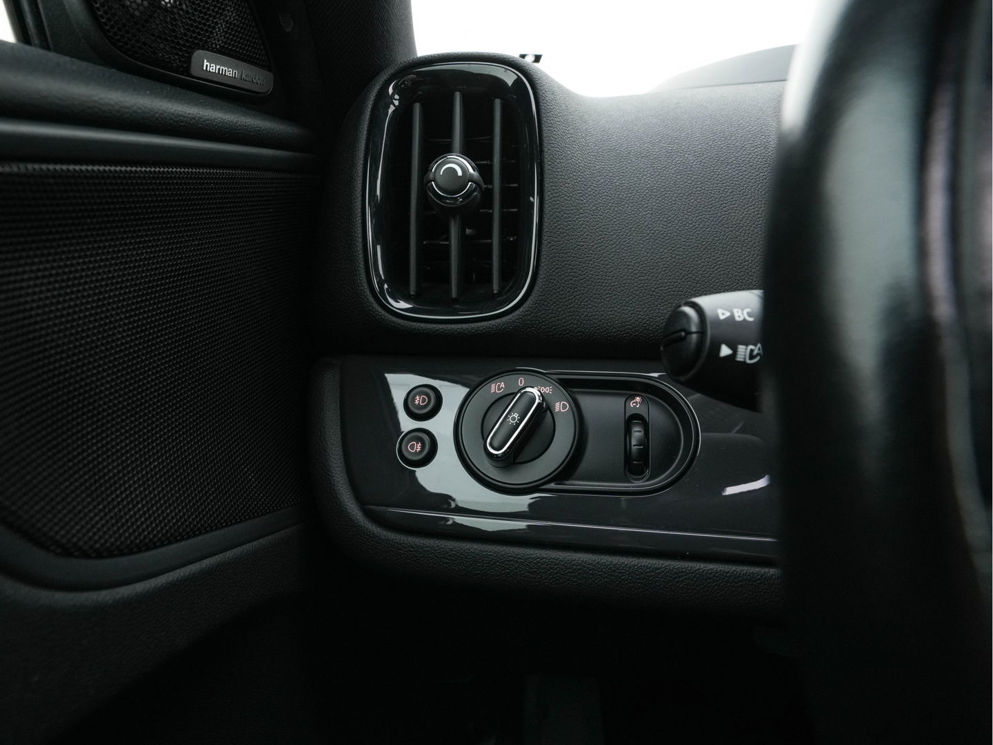 MINI Countryman 1.5 Cooper Boardwalk Edition (INCL-BTW) Aut. *PANO | HEAD-UP | ADAPTIVE-CRUISE | LUXURY-LEATHER | FULL-LED | HARMAN/KARDON | CAMERA | KEYLESS | HEATED-SPORTSEATS | AMBIENT-LIGHT | DAB+ | NAVI-FULLMAP | ECC | PDC | DIGI-C